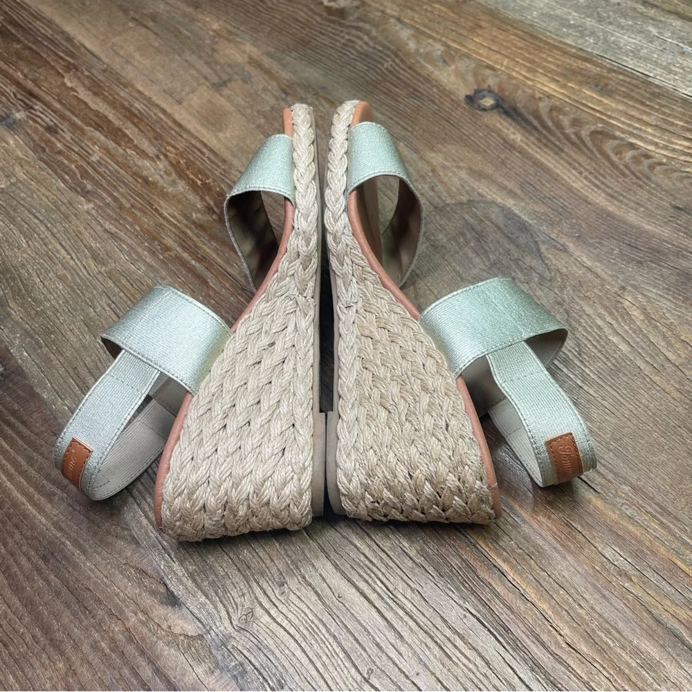 Tommy Bahama Sakura  Gold Wedge Heel Espadrilles Sandals Size 8.5